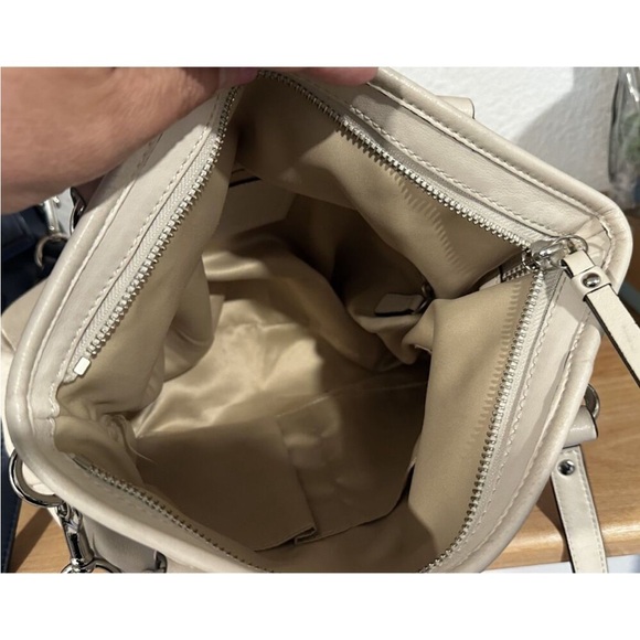 Coach crossbody purse cream color.Didn’t work for me I’m disabled and to small. - Picture 2 of 4